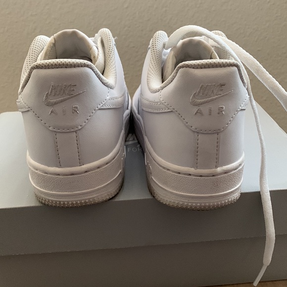 Nike Air Force 1 White Sneakers size 6 - Picture 7 of 10